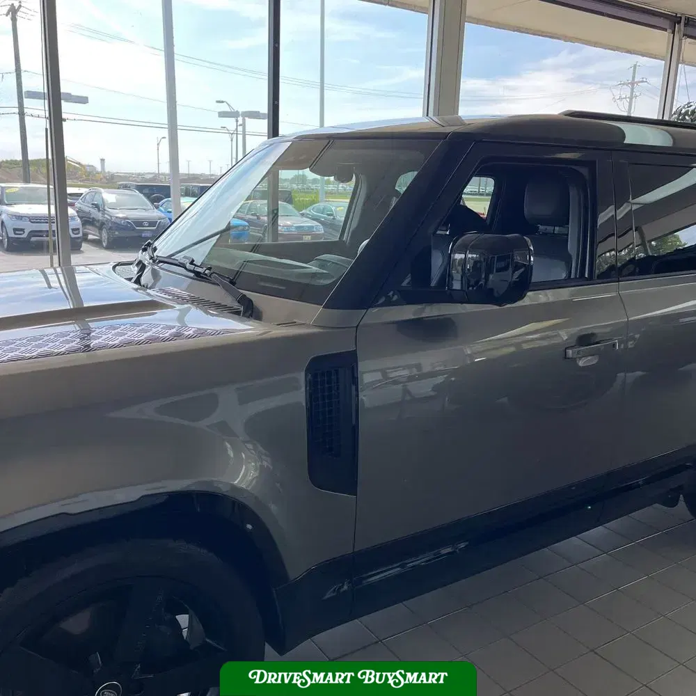 2023 Land Rover Defender 130 X-Dynamic SE