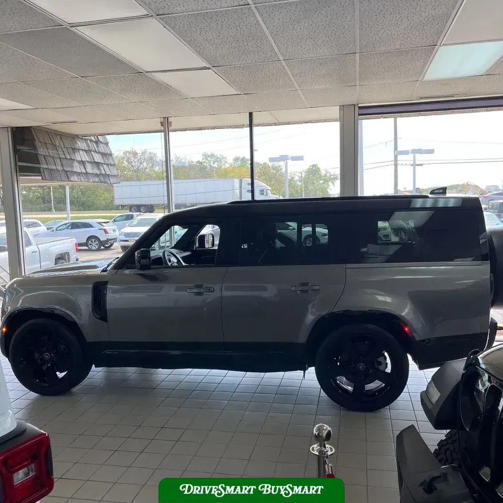 2023 Land Rover Defender 130 X-Dynamic SE