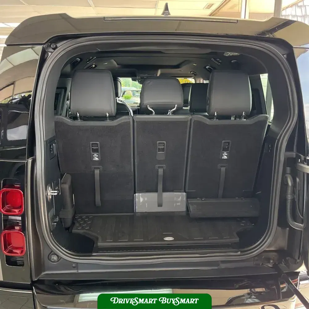 2023 Land Rover Defender 130 X-Dynamic SE