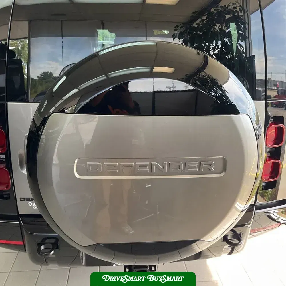 2023 Land Rover Defender 130 X-Dynamic SE
