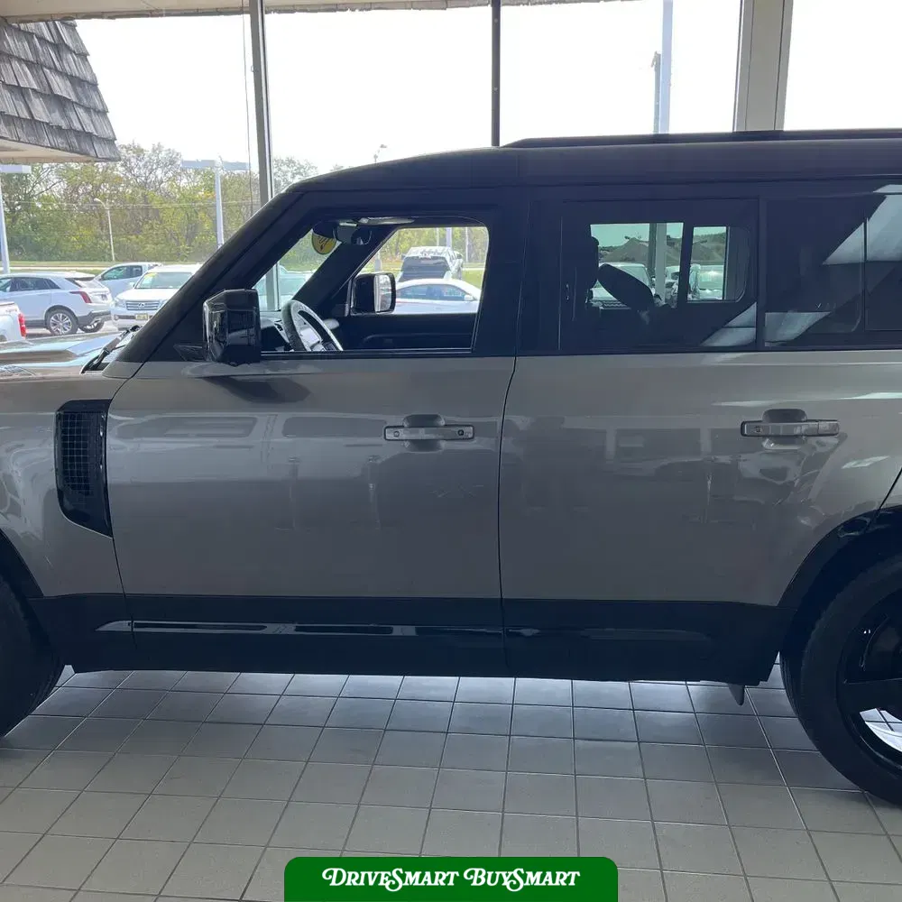2023 Land Rover Defender 130 X-Dynamic SE