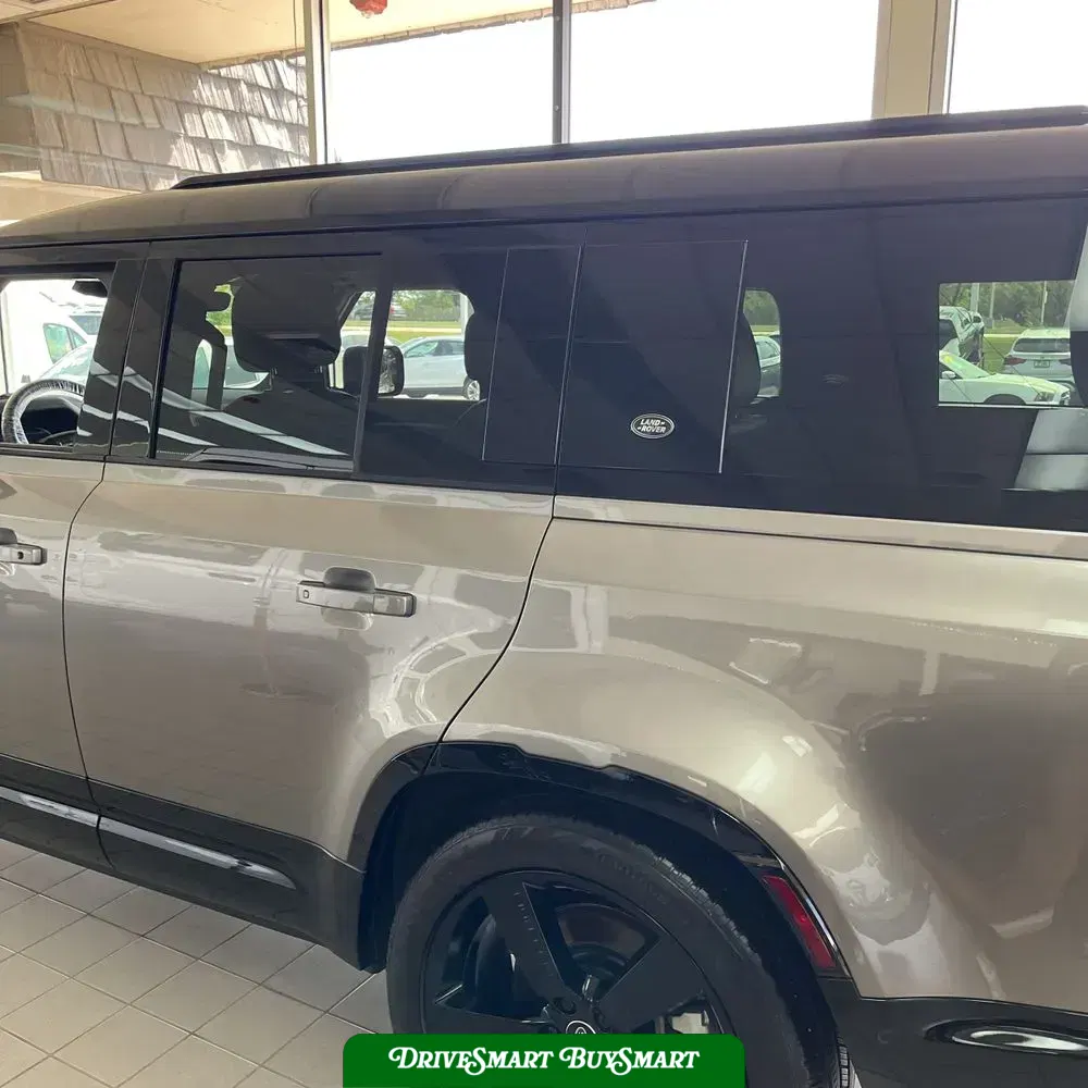 2023 Land Rover Defender 130 X-Dynamic SE
