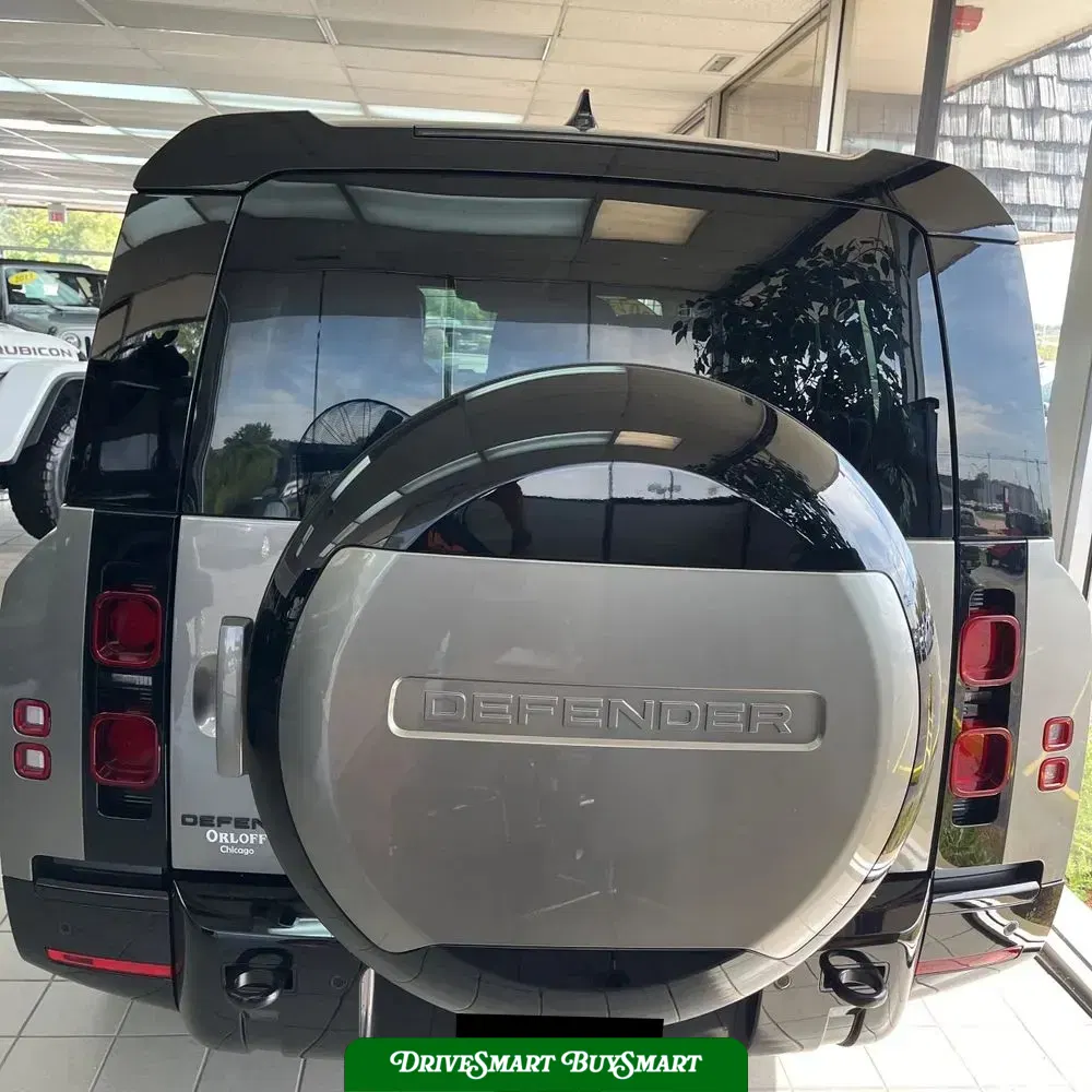 2023 Land Rover Defender 130 X-Dynamic SE