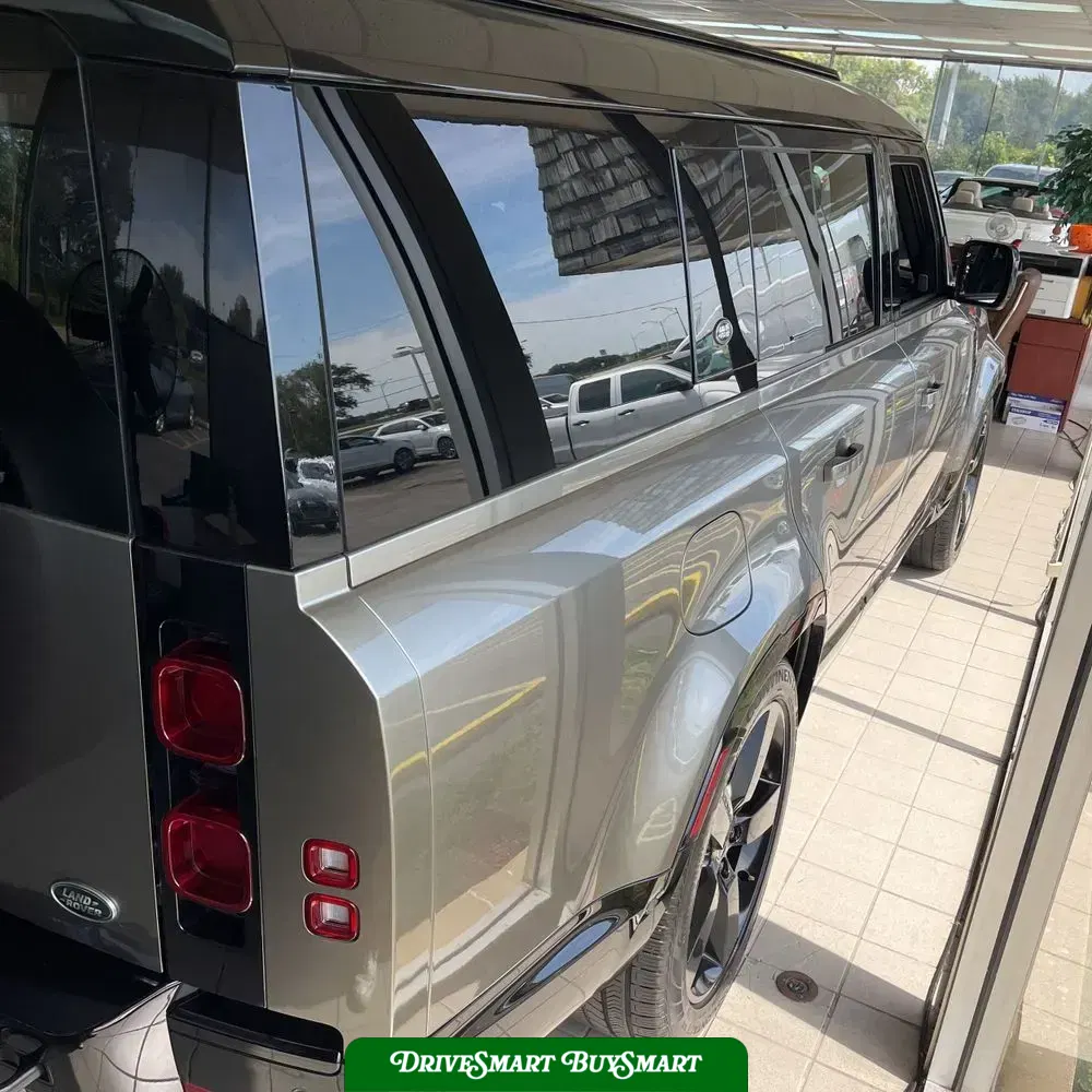 2023 Land Rover Defender 130 X-Dynamic SE