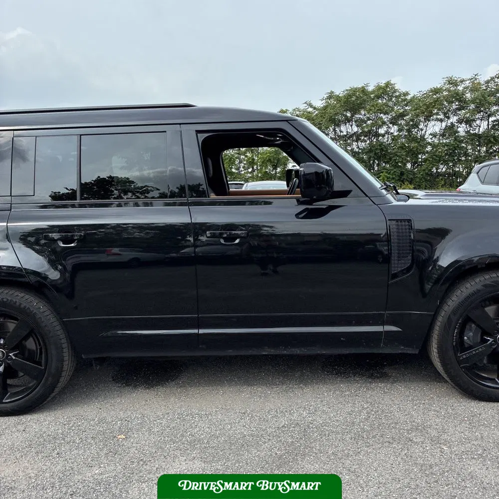 2023 Land Rover Defender 130 X-Dynamic SE