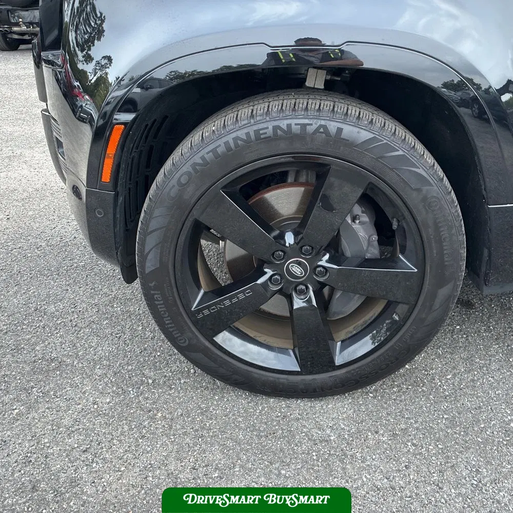 2023 Land Rover Defender 130 X-Dynamic SE