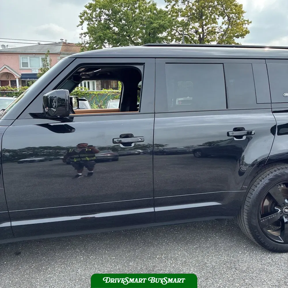 2023 Land Rover Defender 130 X-Dynamic SE
