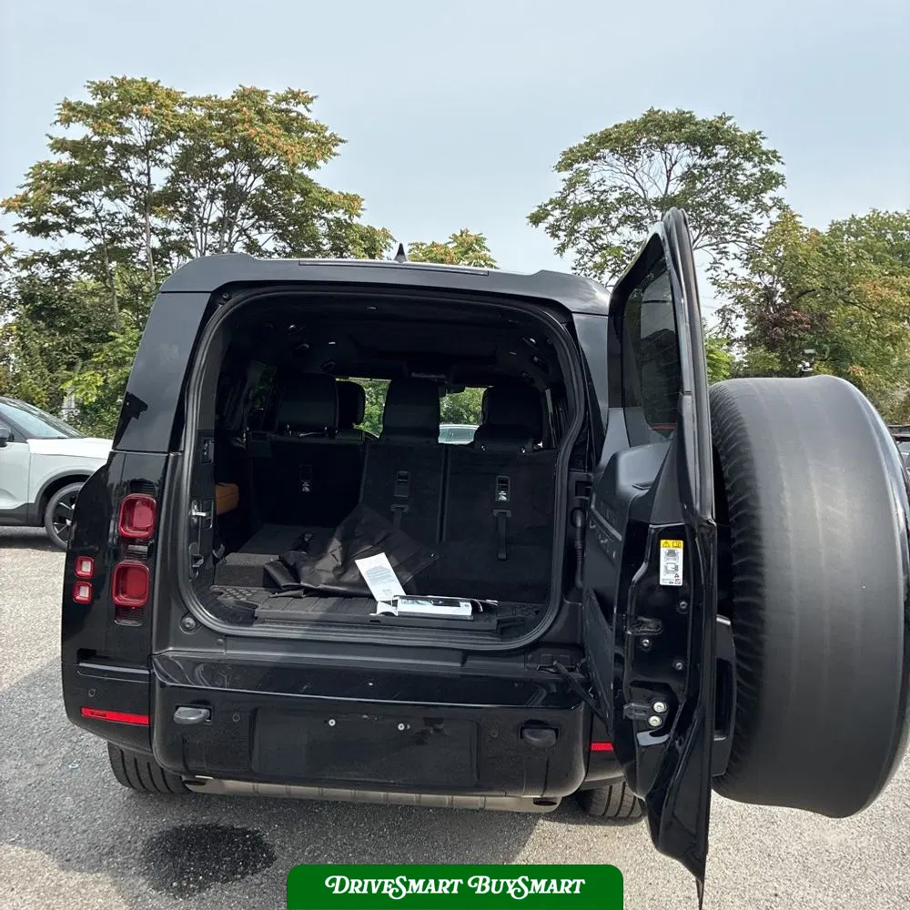 2023 Land Rover Defender 130 X-Dynamic SE