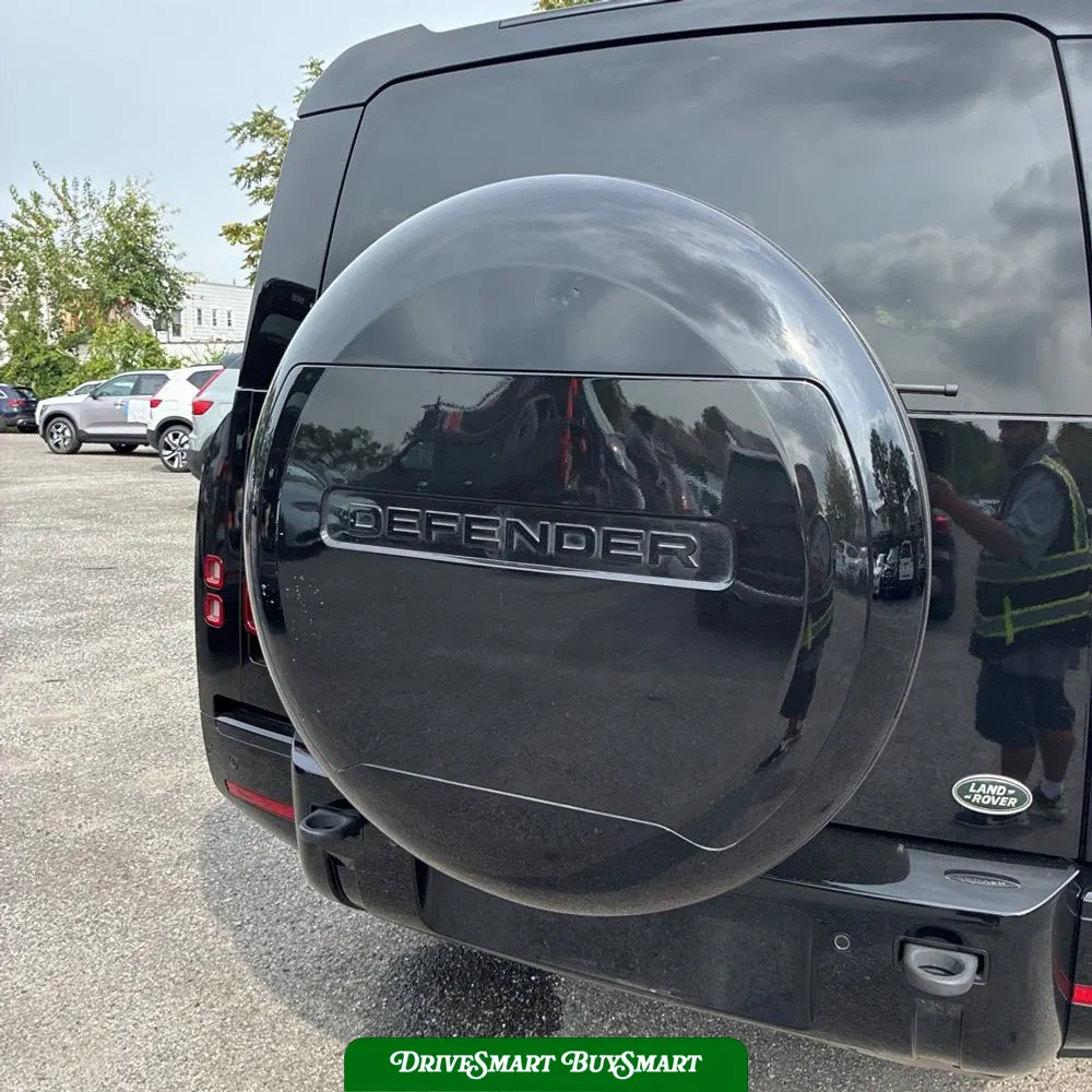 2023 Land Rover Defender 130 X-Dynamic SE