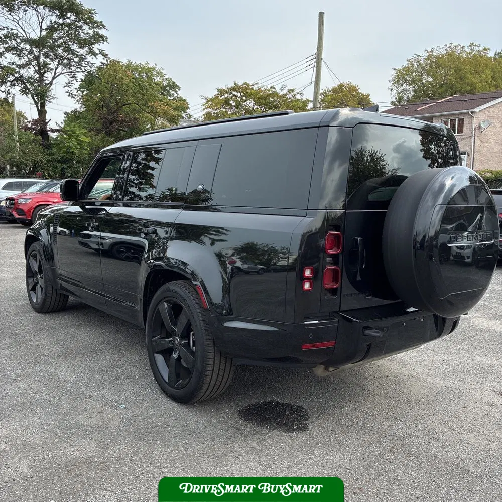 2023 Land Rover Defender 130 X-Dynamic SE
