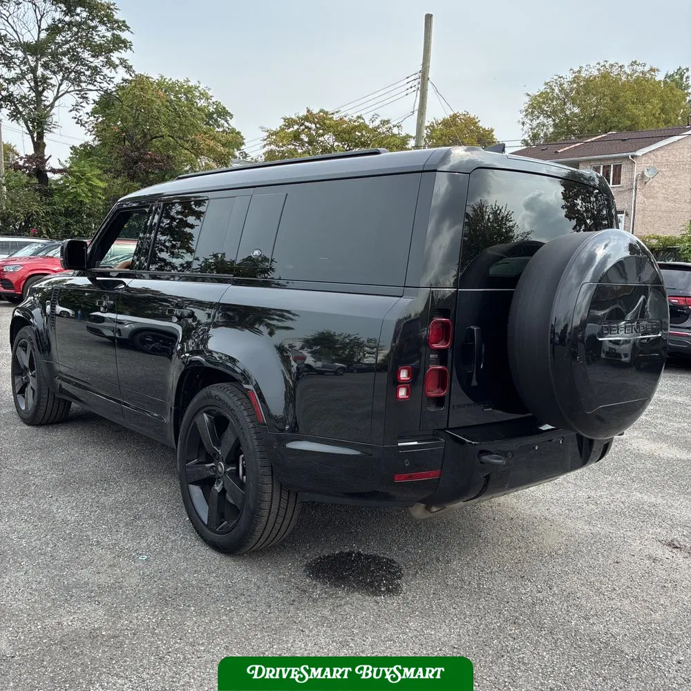 2023 Land Rover Defender 130 X-Dynamic SE