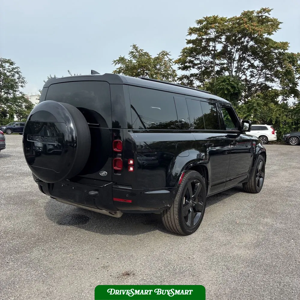 2023 Land Rover Defender 130 X-Dynamic SE