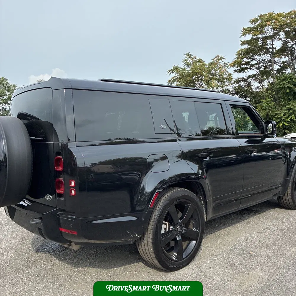 2023 Land Rover Defender 130 X-Dynamic SE