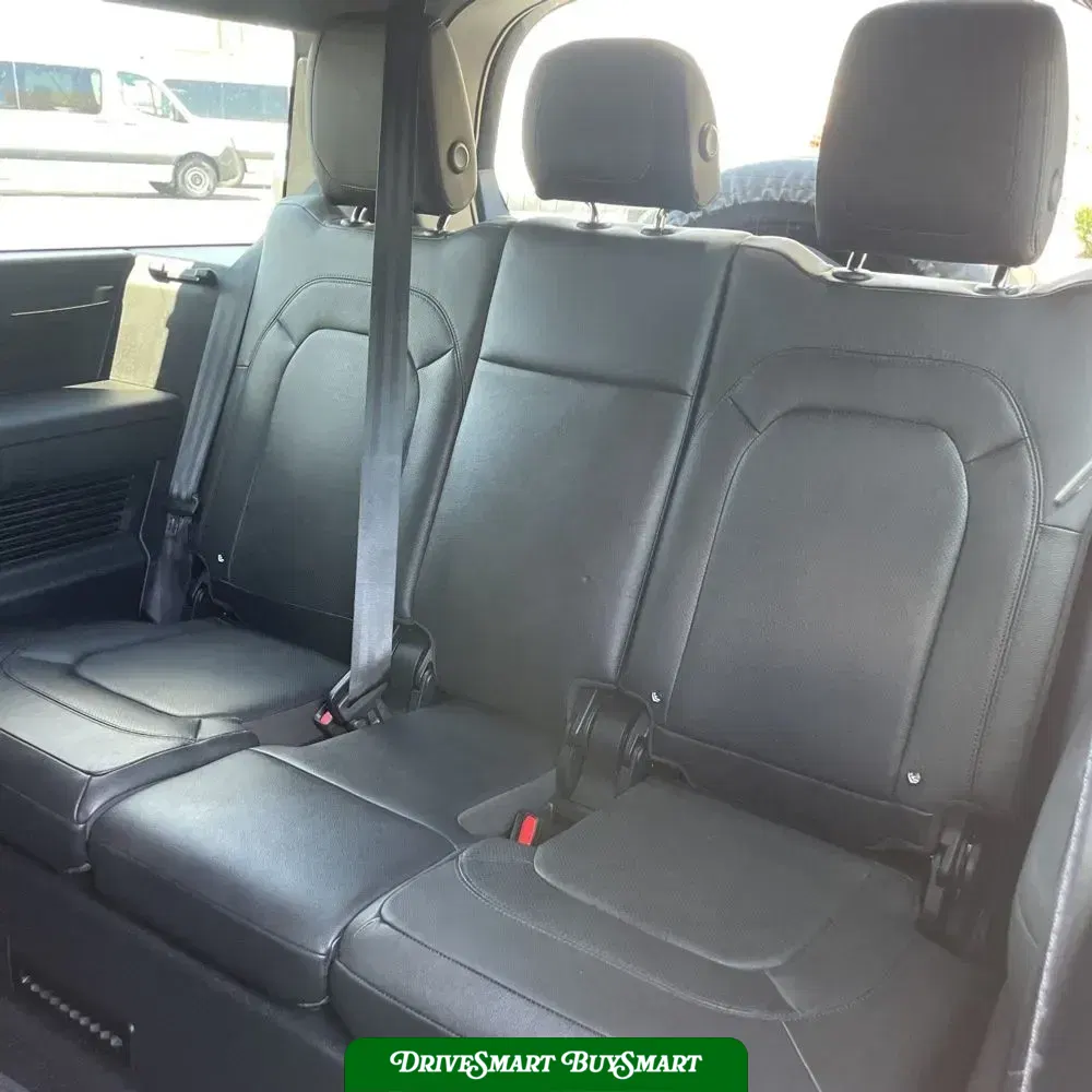 2024 Land Rover Defender 130 P400 X-Dynamic SE