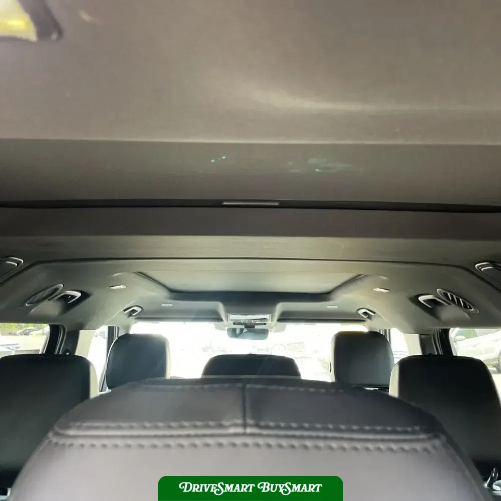 2024 Land Rover Defender 130 P400 X-Dynamic SE