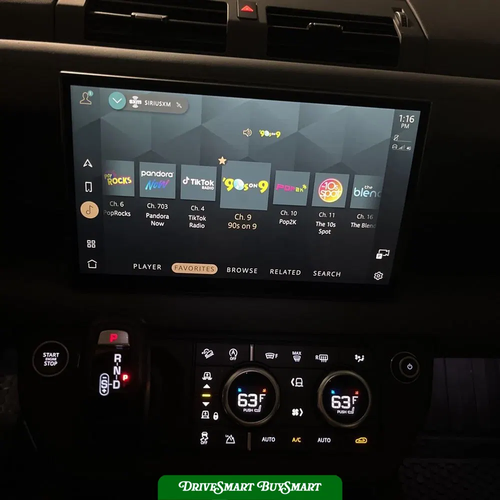 2024 Land Rover Defender 130 P400 X-Dynamic SE