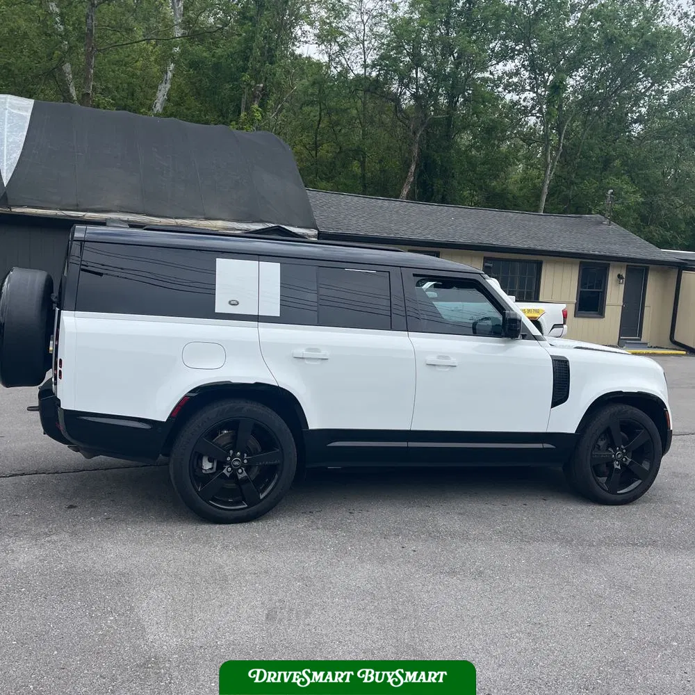 2023 Land Rover Defender 130 X-Dynamic SE