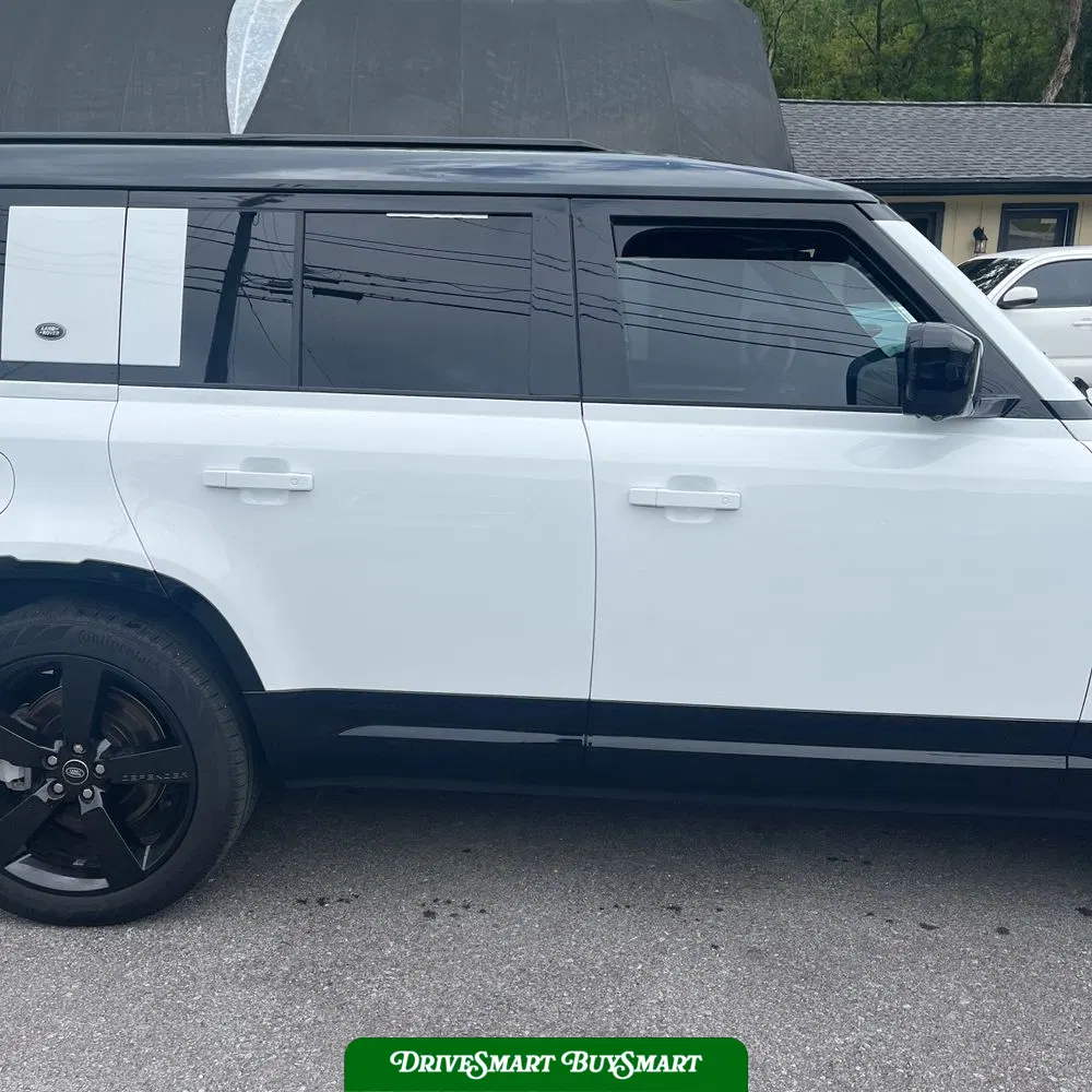 2023 Land Rover Defender 130 X-Dynamic SE