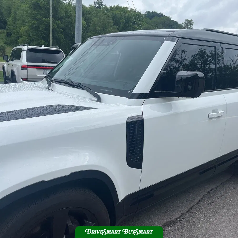 2023 Land Rover Defender 130 X-Dynamic SE