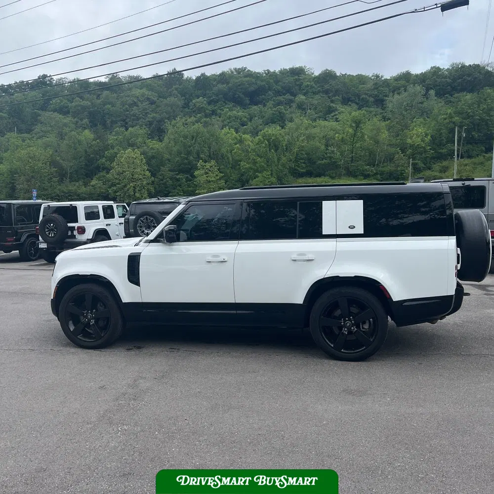 2023 Land Rover Defender 130 X-Dynamic SE