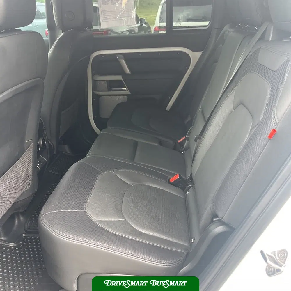 2023 Land Rover Defender 130 X-Dynamic SE