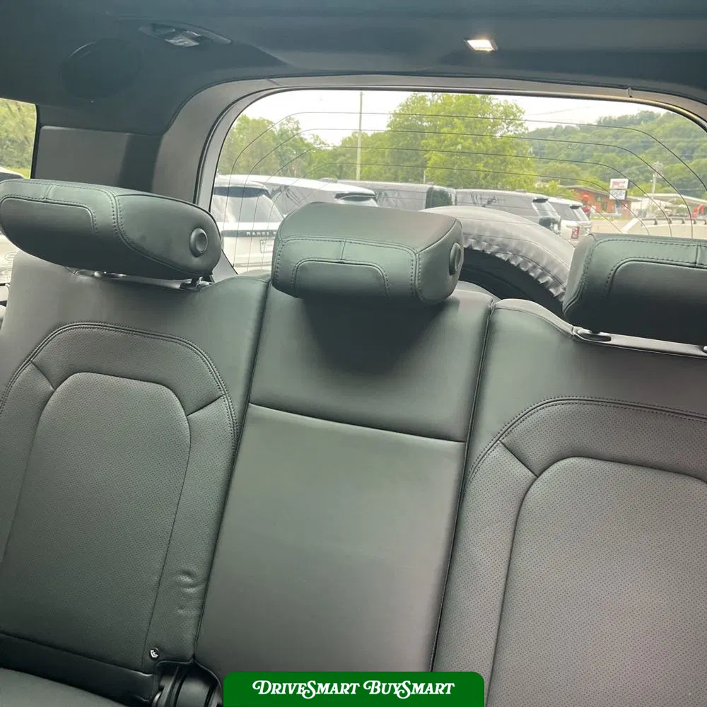 2023 Land Rover Defender 130 X-Dynamic SE