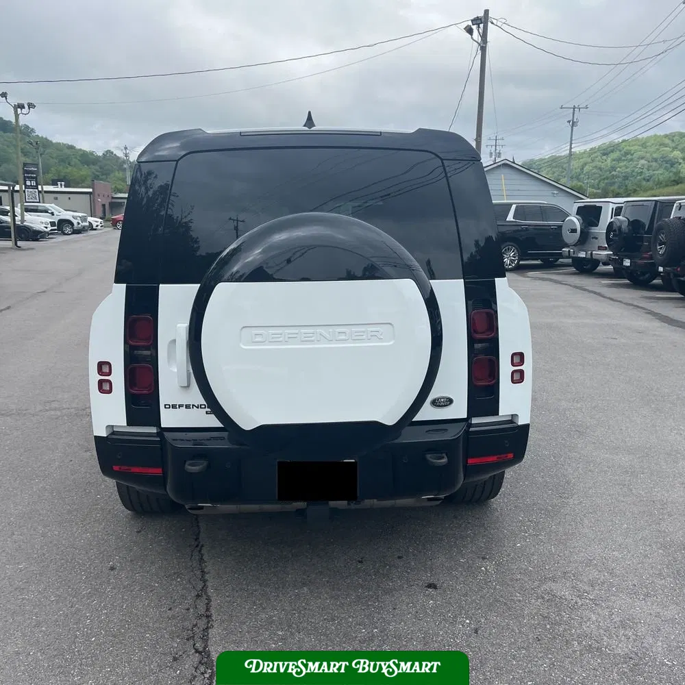 2023 Land Rover Defender 130 X-Dynamic SE