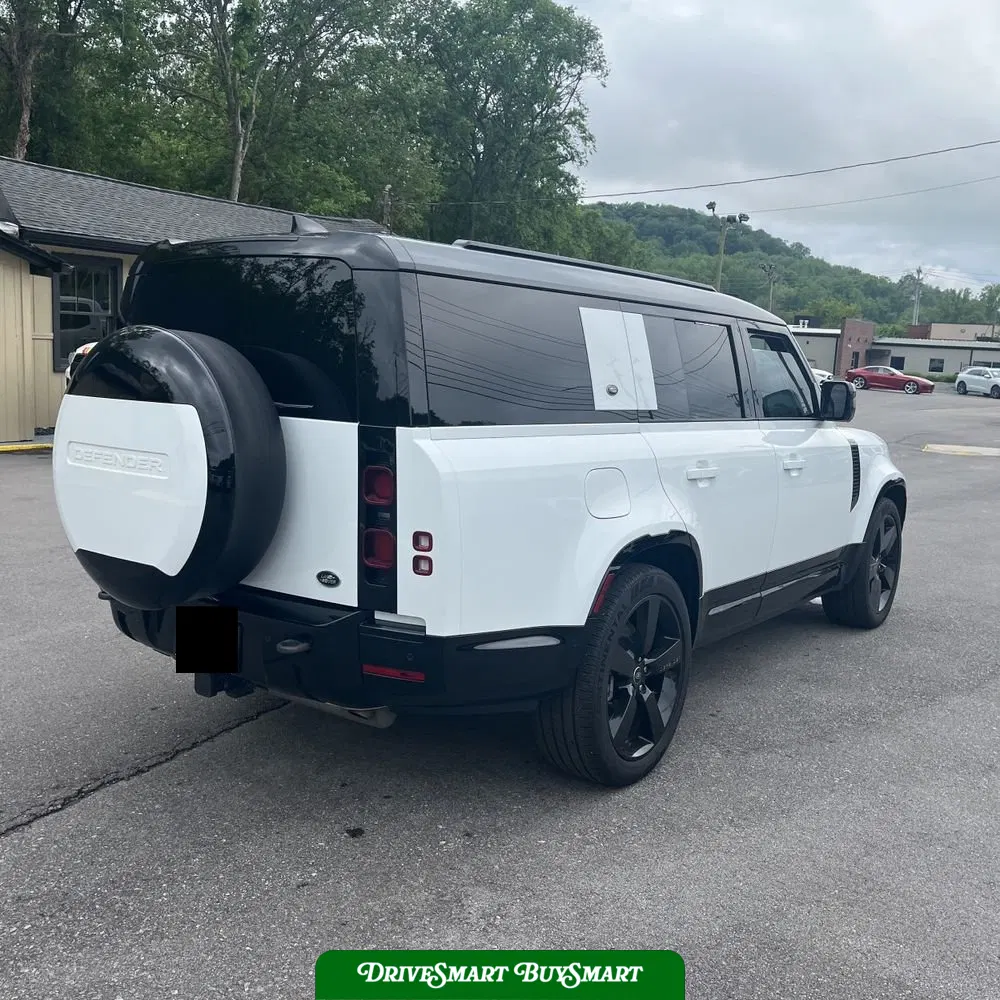 2023 Land Rover Defender 130 X-Dynamic SE