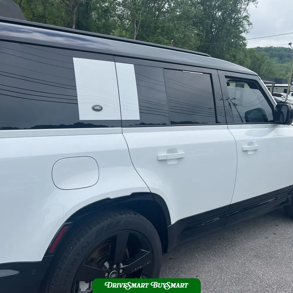 2023 Land Rover Defender 130 X-Dynamic SE