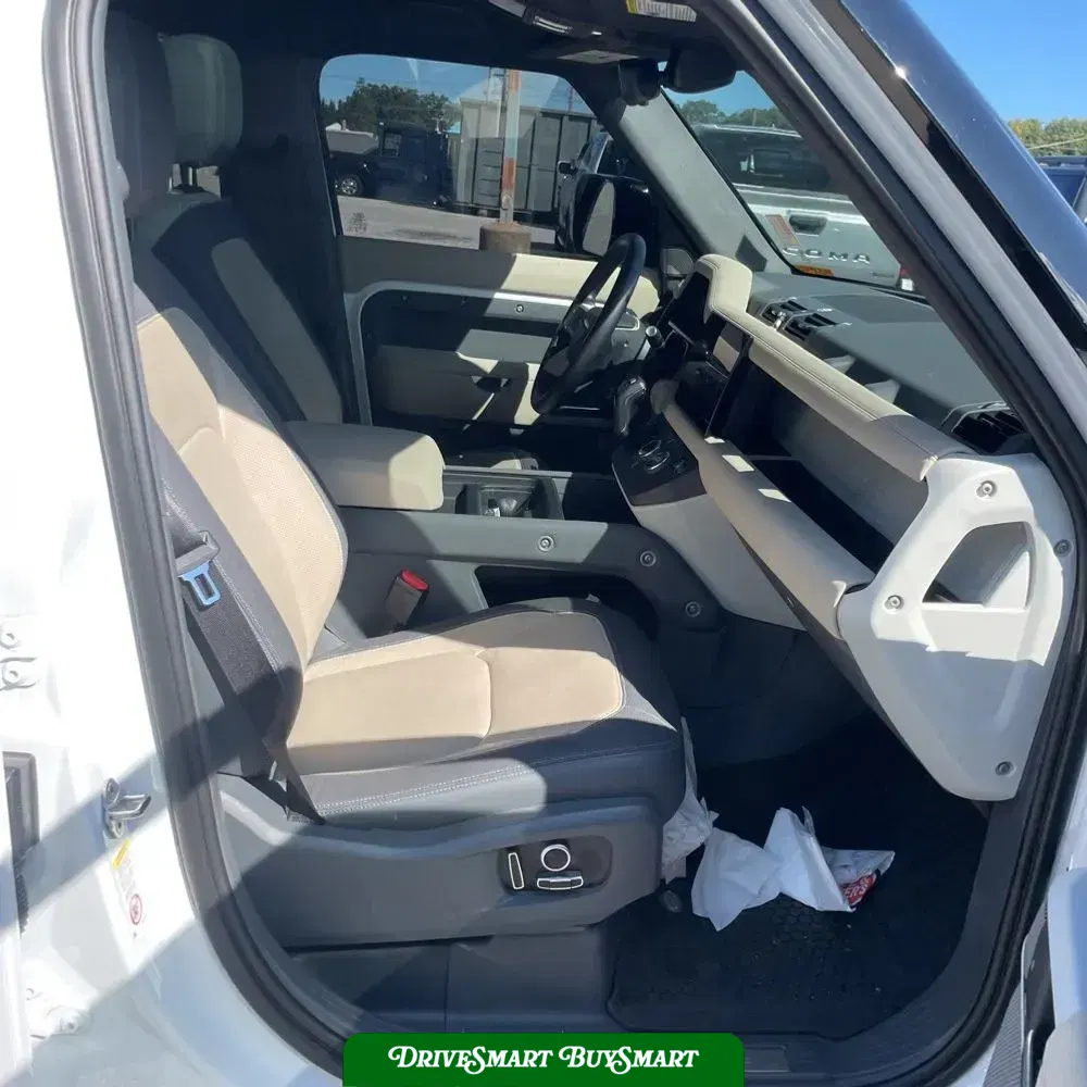 2023 Land Rover Defender 130 X-Dynamic SE