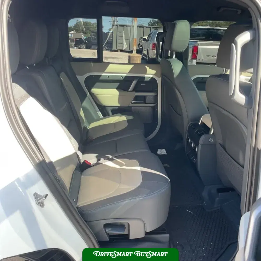 2023 Land Rover Defender 130 X-Dynamic SE