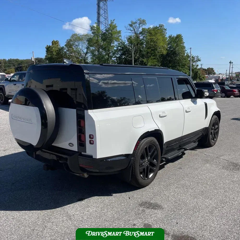 2023 Land Rover Defender 130 X-Dynamic SE