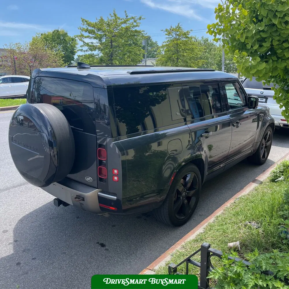 2023 Land Rover Defender 130 X-Dynamic SE