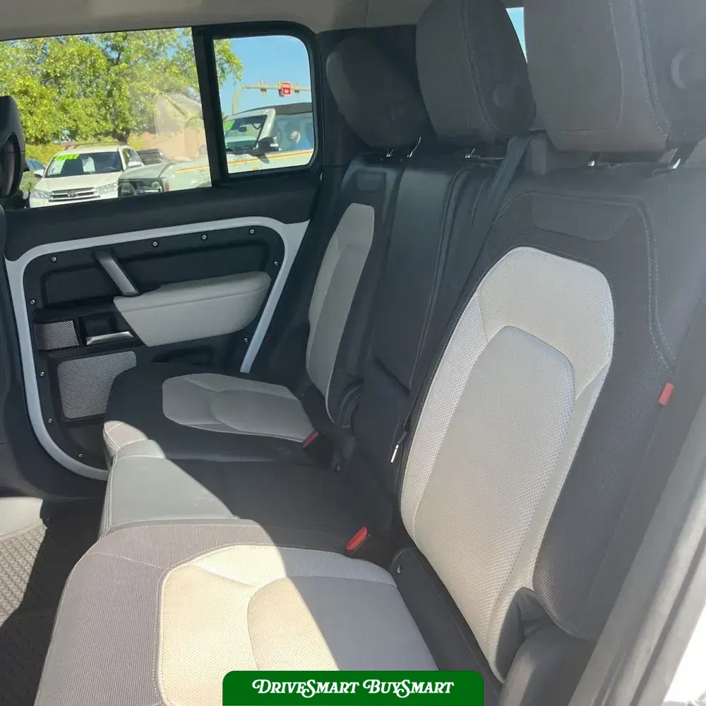 2024 Land Rover Defender 130 X-Dyn SE P400