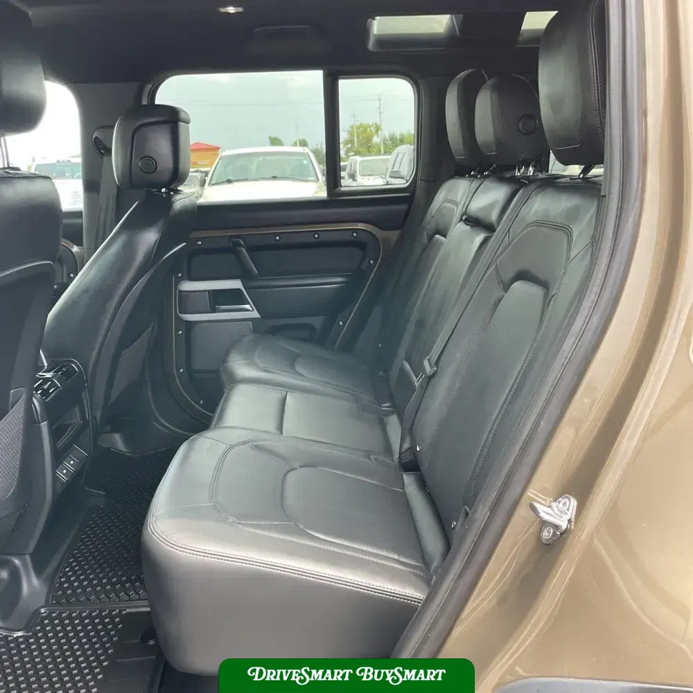 2024 Land Rover Defender 110 S P400