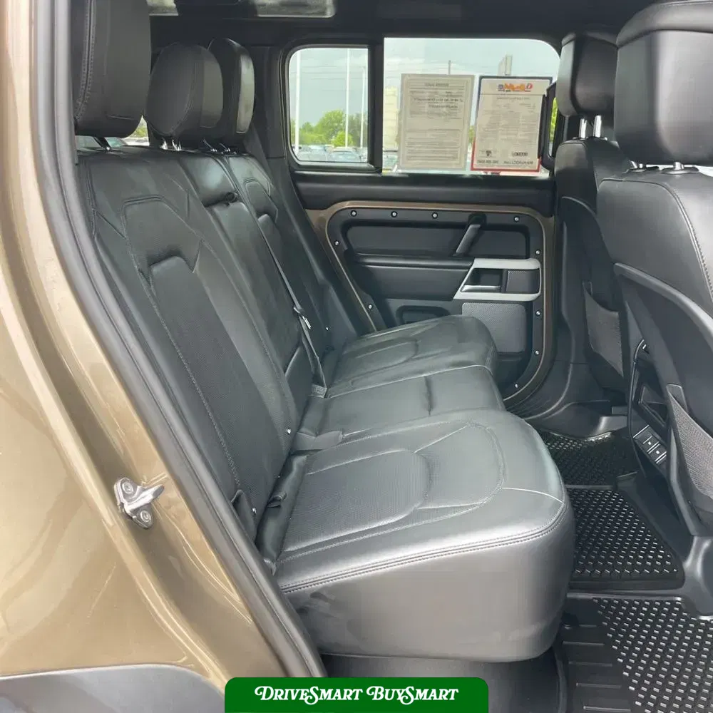 2024 Land Rover Defender 110 S P400