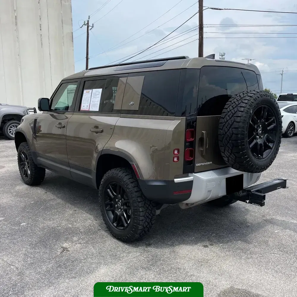 2024 Land Rover Defender 110 S P400