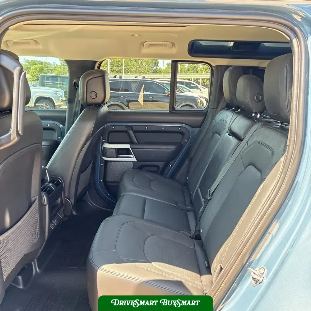 2024 Land Rover Defender 110 S P300