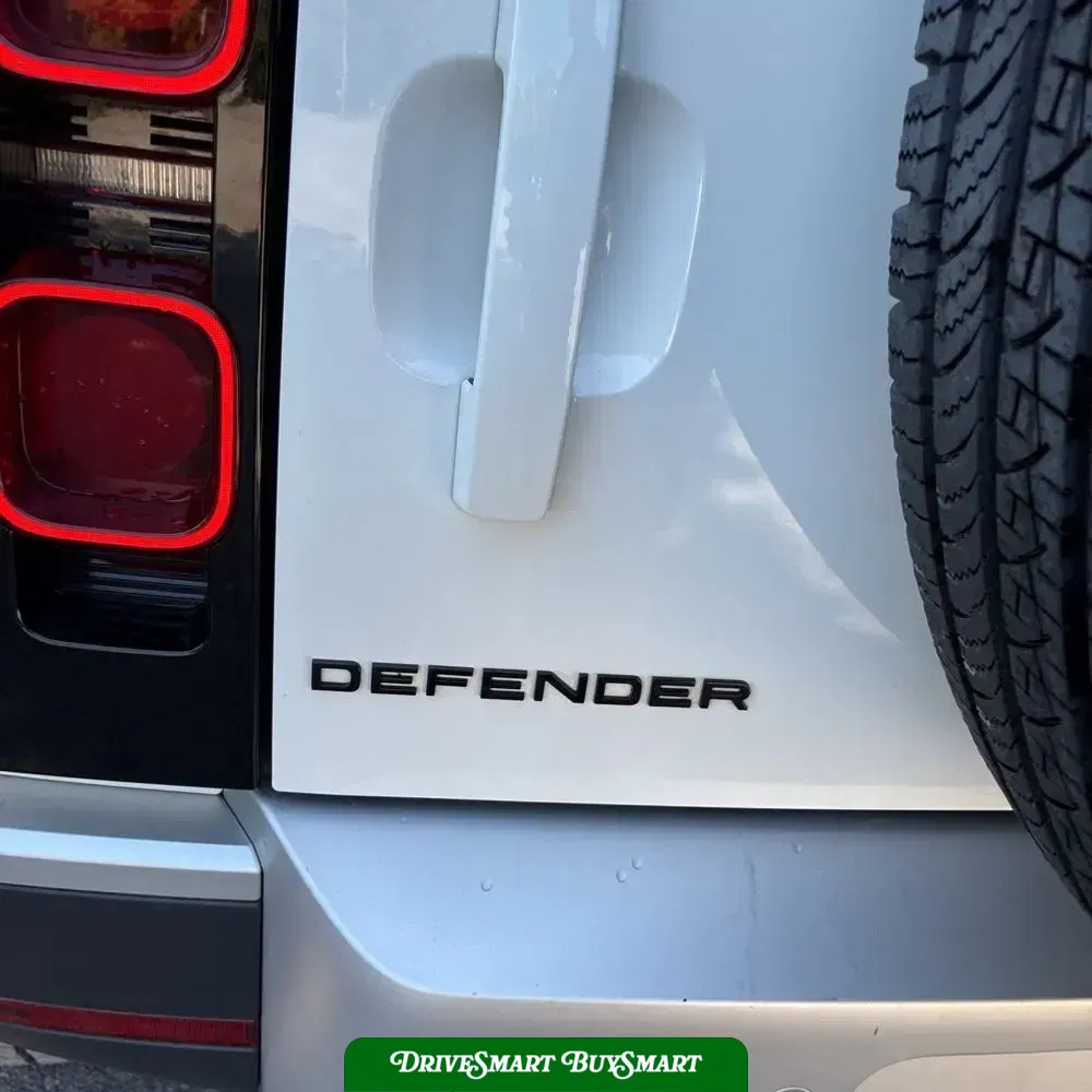 2025 Land Rover Defender 110 S P300