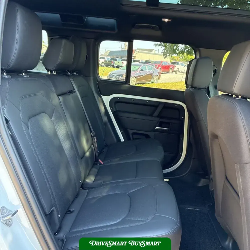 2025 Land Rover Defender 110 S P300