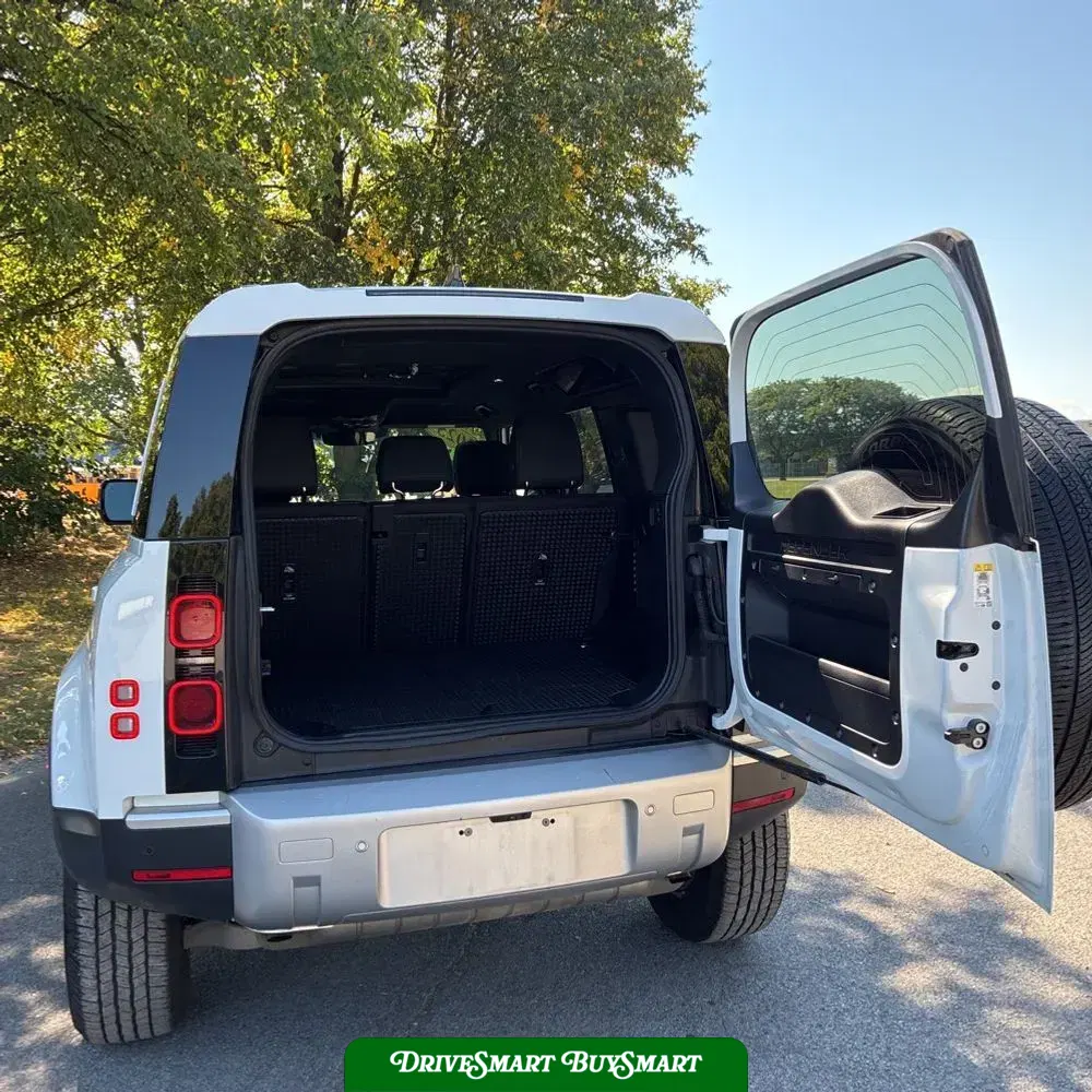 2025 Land Rover Defender 110 S P300