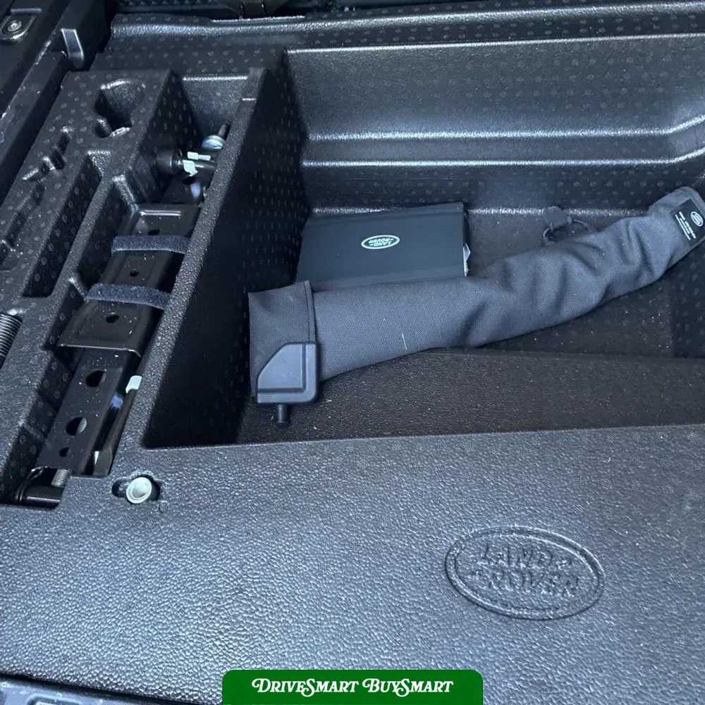 2025 Land Rover Defender 110 S P300