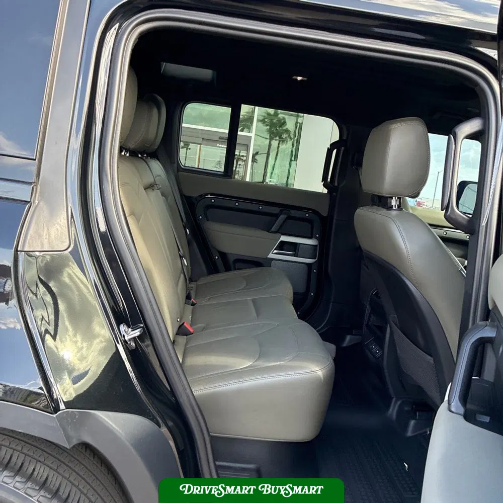 2023 Land Rover Defender 110 SE