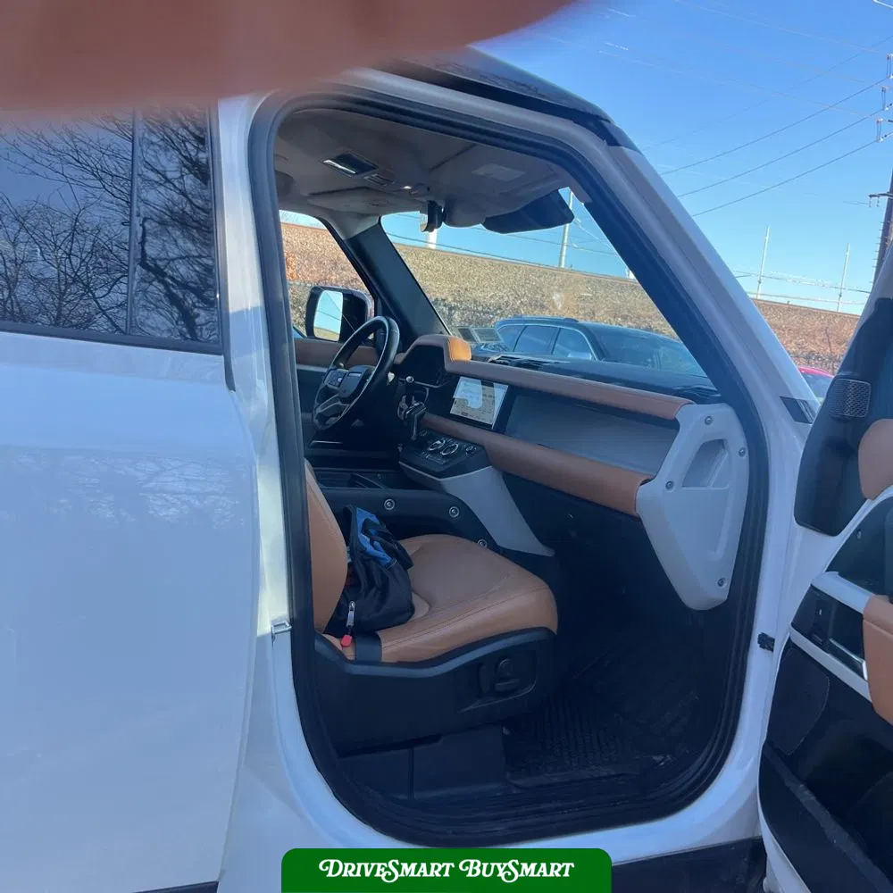 2023 Land Rover Defender 110 SE