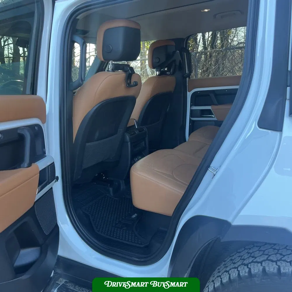 2023 Land Rover Defender 110 SE