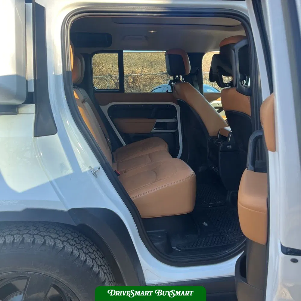 2023 Land Rover Defender 110 SE