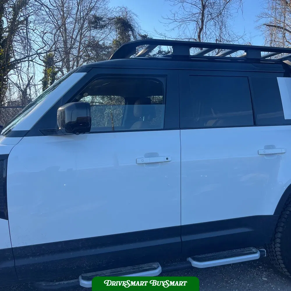 2023 Land Rover Defender 110 SE