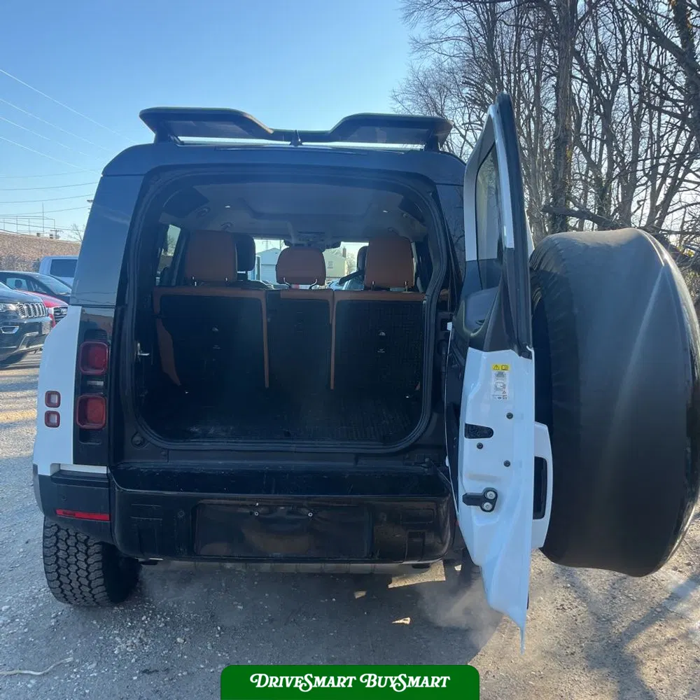 2023 Land Rover Defender 110 SE
