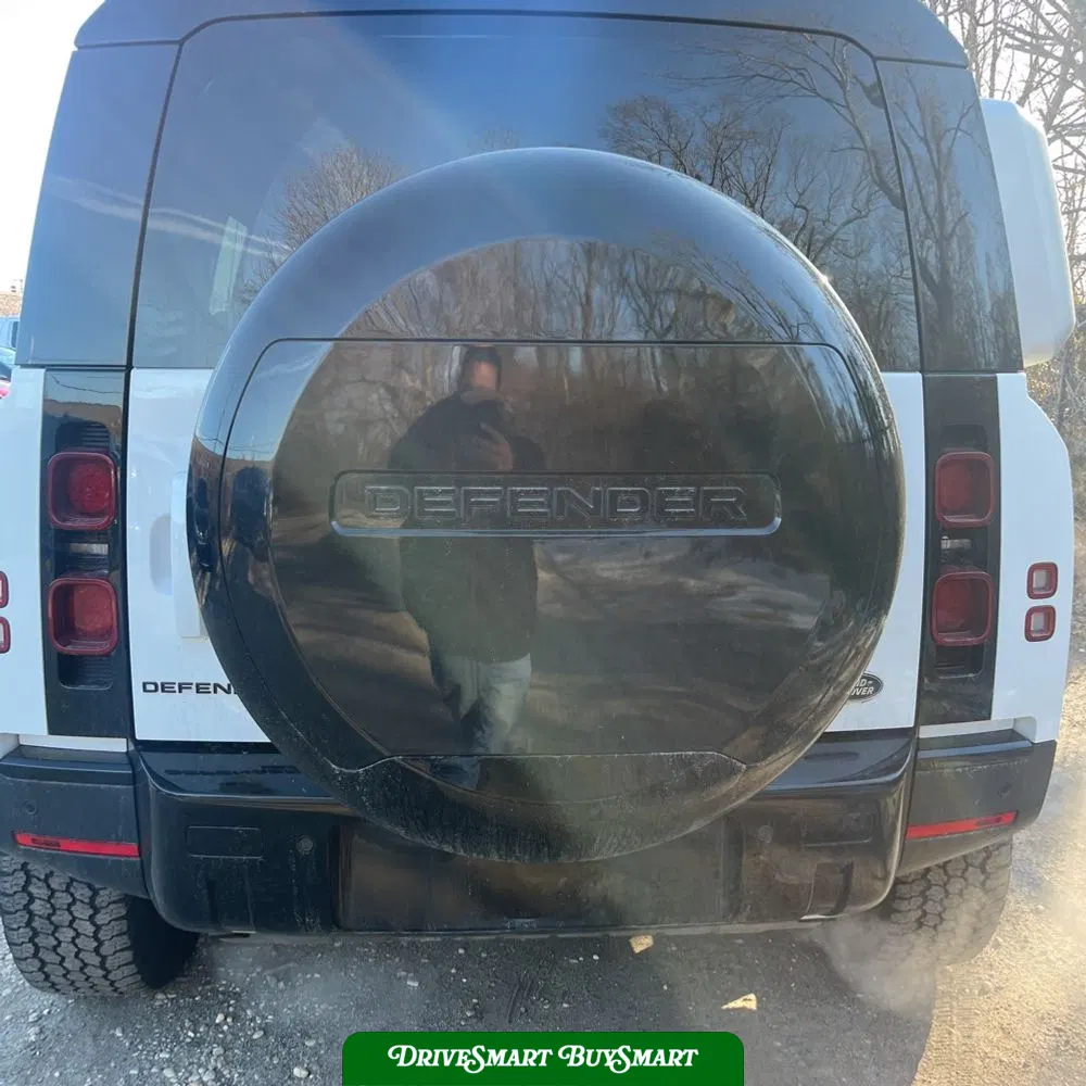 2023 Land Rover Defender 110 SE