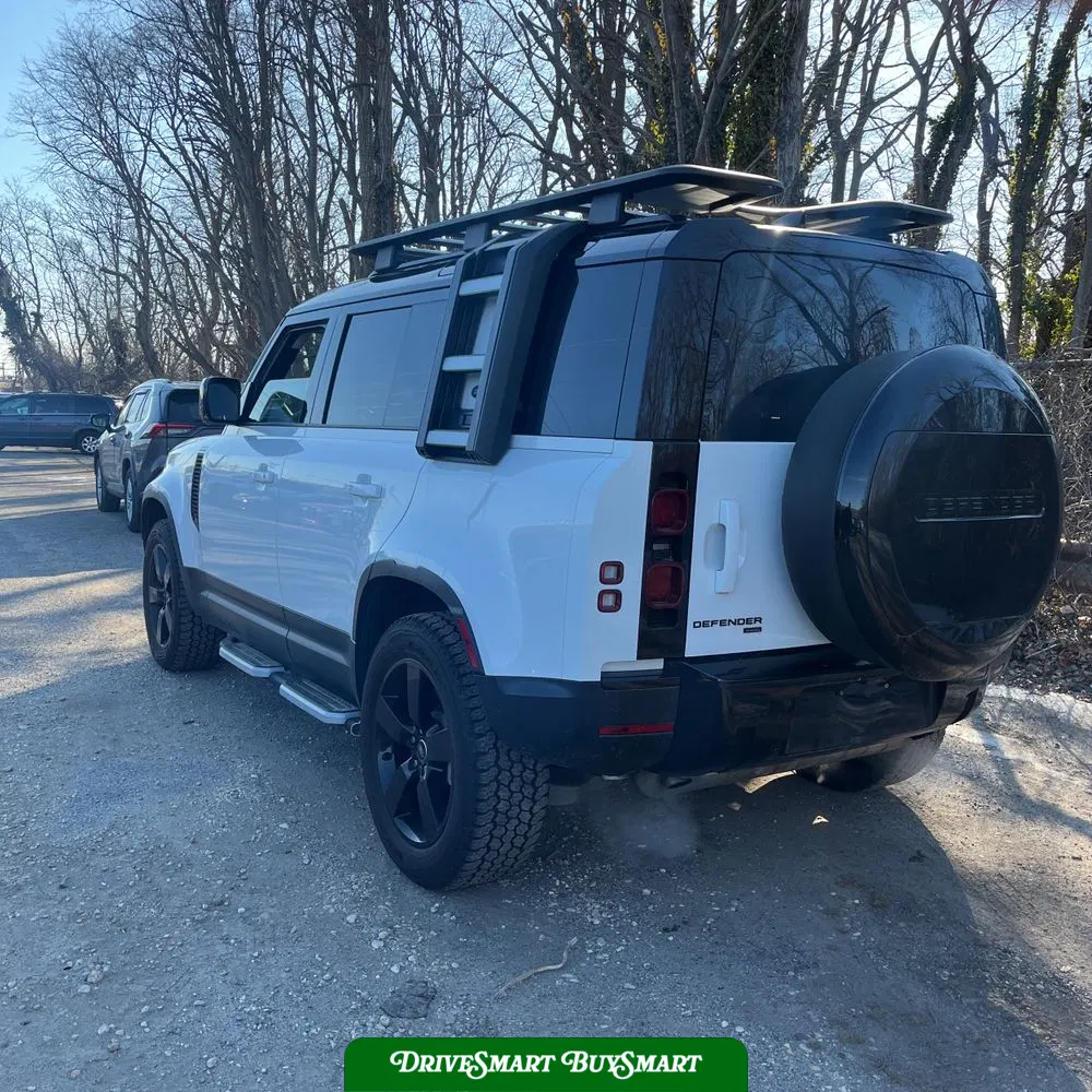 2023 Land Rover Defender 110 SE
